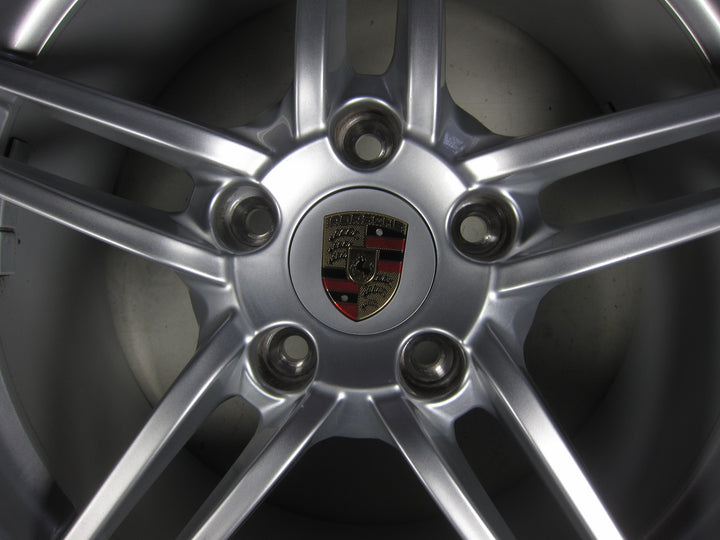 Porsche 991 19 Zoll Carrera V Allrad Winter DOT2012 Pirelli C4 4S TOPZUSTAND