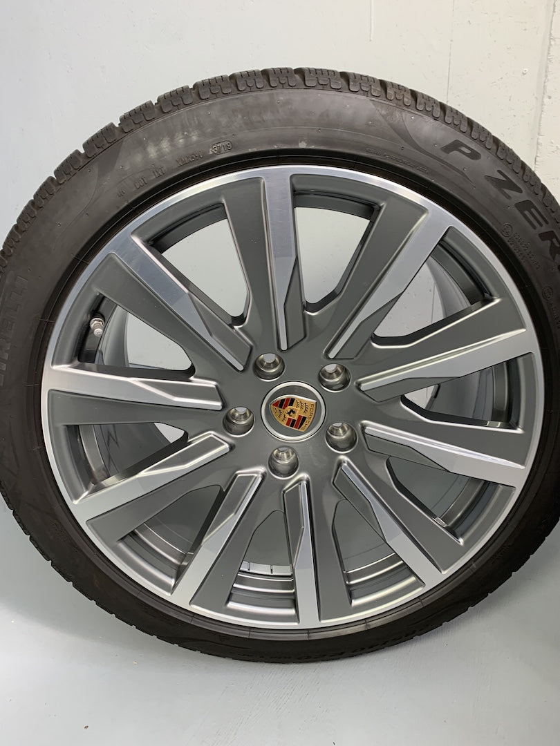 Porsche Taycan J1 II 20 Zoll Tequipment Design Winterräder Pirelli 2024 7mm
