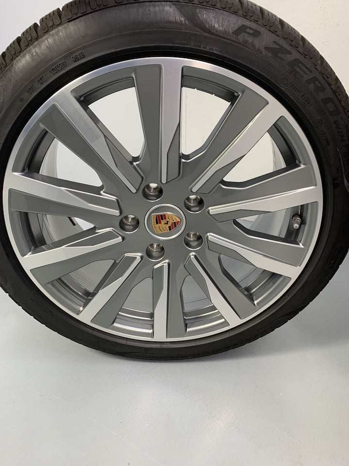 Porsche Taycan J1 II 20 Zoll Tequipment Design Winterräder Pirelli 2024 7mm